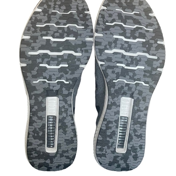 Reebok Mens Hydrorush TR
Black Gray Running Shoes
Sneakers - Size 8 - Picture 8 of 13